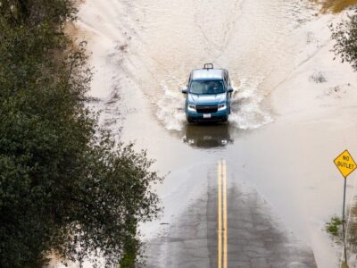Autoridades ordenan evacuaciones en el sur de California por intensas lluvias y vientos