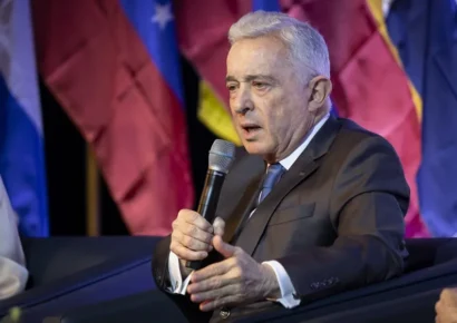 El expresidente Álvaro Uribe regresa a la arena política: será candidato al Senado en 2026