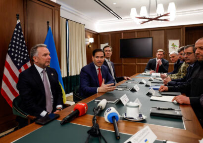 Delegaciones de EEUU y Ucrania retoman conversaciones de paz en Miami por tercer día