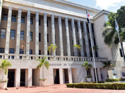 Proyecto de ley busca fusionar Minerd y Mescyt; 4 % del PIB se redistribuirá en todo el sistema educativo