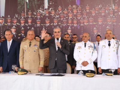 Presidente Abinader preside graduación de 64 nuevos oficiales de la Policía Nacional bajo el modelo de transformación