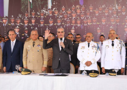 Presidente Abinader preside graduación de 64 nuevos oficiales de la Policía Nacional bajo el modelo de transformación