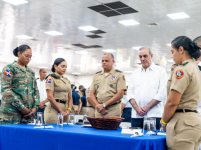 Presidente Abinader celebra almuerzo navideño con soldados y anuncia beneficio para miembros de las Fuerzas Armadas