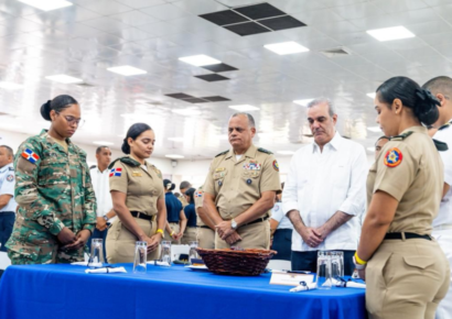 Presidente Abinader celebra almuerzo navideño con soldados y anuncia beneficio para miembros de las Fuerzas Armadas