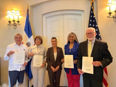 La Embajadora se reúne con los Provida en RD