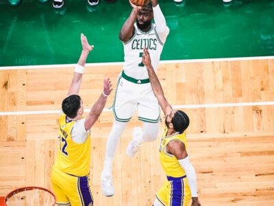 Los Lakers caen ante los Celtics en un duelo marcado por ausencias y récords rotos