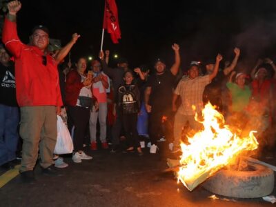 Militantes de Libre protestan en Tegucigalpa contra resultados electorales