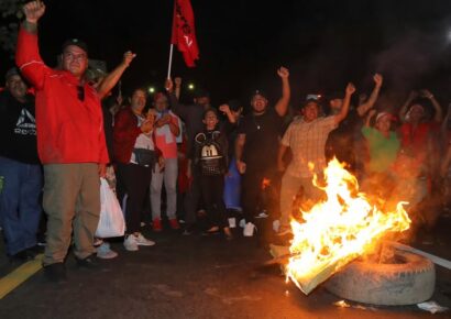 Militantes de Libre protestan en Tegucigalpa contra resultados electorales