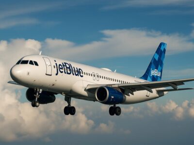Avión de JetBlue esquiva choque con aeronave militar estadounidense cerca de Venezuela