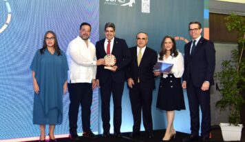Asociación Cibao recibe distinción por su Programa de Inclusión Financiera en La Vega