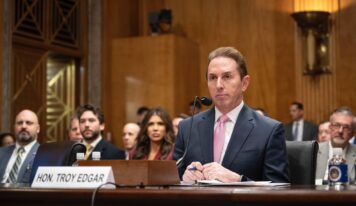 Trump evalúa nombrar a alto funcionario de Seguridad Nacional como embajador en El Salvador, según CBS News