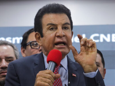 Nasralla denuncia irregularidades en conteo electoral en Honduras y cuestiona ventaja de Asfura