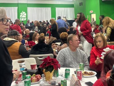 Fuerza del Pueblo en Nueva York organiza fiesta navideña destacando la unidad, el respeto y la fraternidad