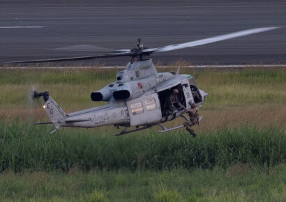 Aviones militares de EE. UU. realizan maniobras en Puerto Rico en medio de tensiones con Venezuela.