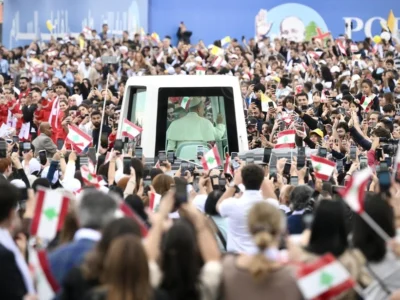 El papa León XIV se despide de Beirut con una multitudinaria misa ante más de 150.000 fieles