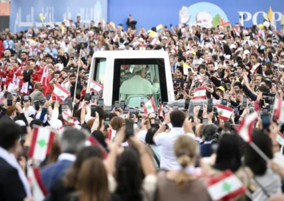 El papa León XIV se despide de Beirut con una multitudinaria misa ante más de 150.000 fieles
