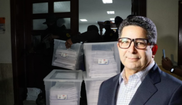 Defensa de Eduardo Read entrega más de 12 cajas de pruebas al Ministerio Público