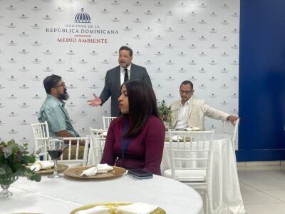 Paíno Henríquez insta a periodistas a promover la conciencia ambiental