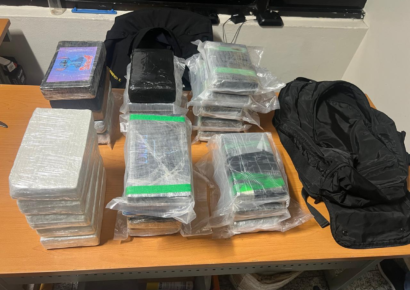 DNCD arresta a dos alemanes e incauta 28 paquetes de cocaína en el AILA