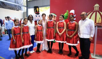 Raquel Peña lidera entrega de juguetes a niños y niñas de Capotillo