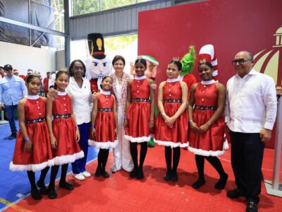 Raquel Peña lidera entrega de juguetes a niños y niñas de Capotillo