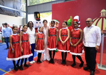 Raquel Peña lidera entrega de juguetes a niños y niñas de Capotillo