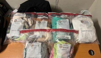 DNCD detiene a francés con 55 prendas presuntamente cargadas de cocaína
