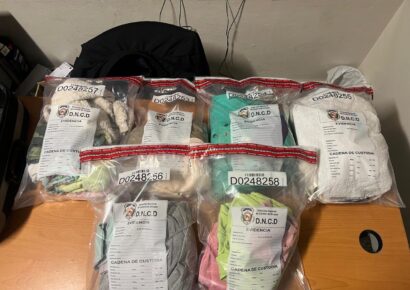 DNCD detiene a francés con 55 prendas presuntamente cargadas de cocaína