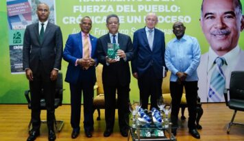 Presentan el libro “Nacimiento de la Fuerza del Pueblo: crónica de un proceso” del Dr. Francisco Suazo Rosario