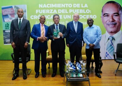 Presentan el libro “Nacimiento de la Fuerza del Pueblo: crónica de un proceso” del Dr. Francisco Suazo Rosario