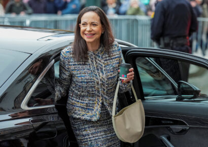 María Corina Machado sufre fractura vertebral tras arriesgada salida de Venezuela