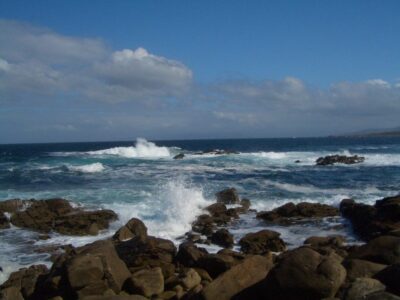 COE ordena embarcaciones menores permanecer en puerto por oleaje anormal en costas dominicanas