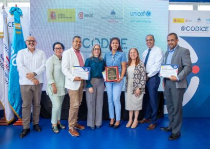 Seis centros educativos de RD reciben certificación en transformación digital Nivel Bronce