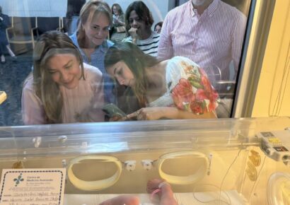 Carolina Mejía celebra la llegada de su nieta, Marina Isabel