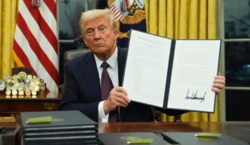 Senadores demócratas buscan revertir norma de Trump que elimina extensiones automáticas de permisos de trabajo