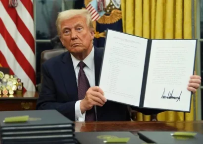 Senadores demócratas buscan revertir norma de Trump que elimina extensiones automáticas de permisos de trabajo