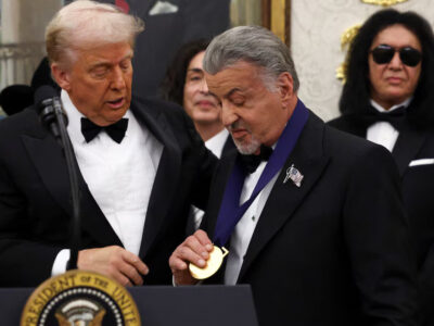 Trump entrega las medallas del Kennedy Center Honors 2025 en una ceremonia histórica en la Oficina Oval
