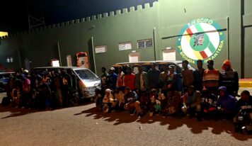 Ejército intercepta vehículo con 20 haitianos indocumentados en Ámina, Valverde