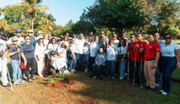 Alcaldía del DN y Conadis desarrollan siembra inclusiva en el Mirador Sur