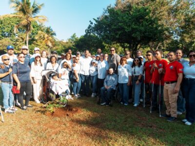 Alcaldía del DN y Conadis desarrollan siembra inclusiva en el Mirador Sur