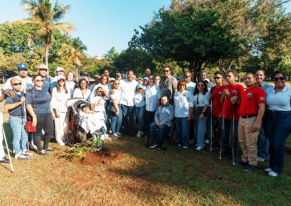 Alcaldía del DN y Conadis desarrollan siembra inclusiva en el Mirador Sur