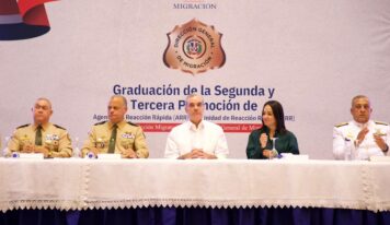 presidente Abinader preside graduación de 865 nuevos agentes migratorios
