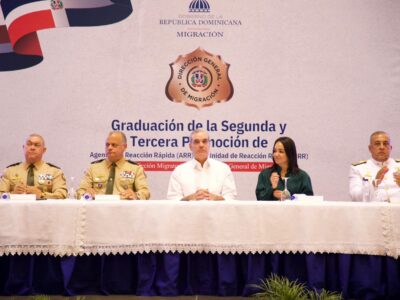 presidente Abinader preside graduación de 865 nuevos agentes migratorios