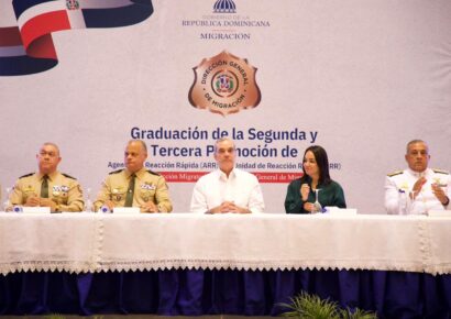 presidente Abinader preside graduación de 865 nuevos agentes migratorios
