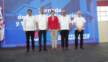 Promipyme e Indotel fortalecen inclusión financiera y digital en Los Mina con créditos y becas