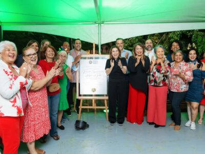 Carolina Mejía celebra premio de World Urban Parks junto a comunitarios en el parque Fernández