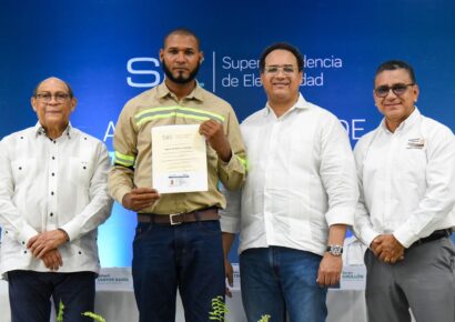 Superintendencia de Electricidad continúa formación de técnicos electricistas a nivel nacional