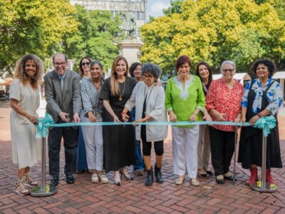 INICIA y la Alcaldía del DN inauguran exhibición del libro “Retrato de Mujer” en el Parque Colón