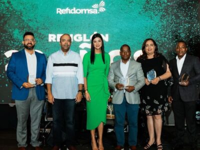 Refidomsa reconoce a 51 colaboradores por décadas de dedicación y compromiso