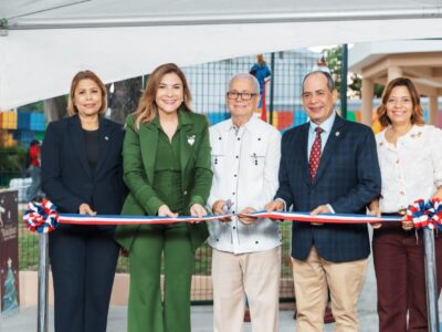 Carolina Mejía entrega el parque Villa Diana, una petición comunitaria de más de 20 años